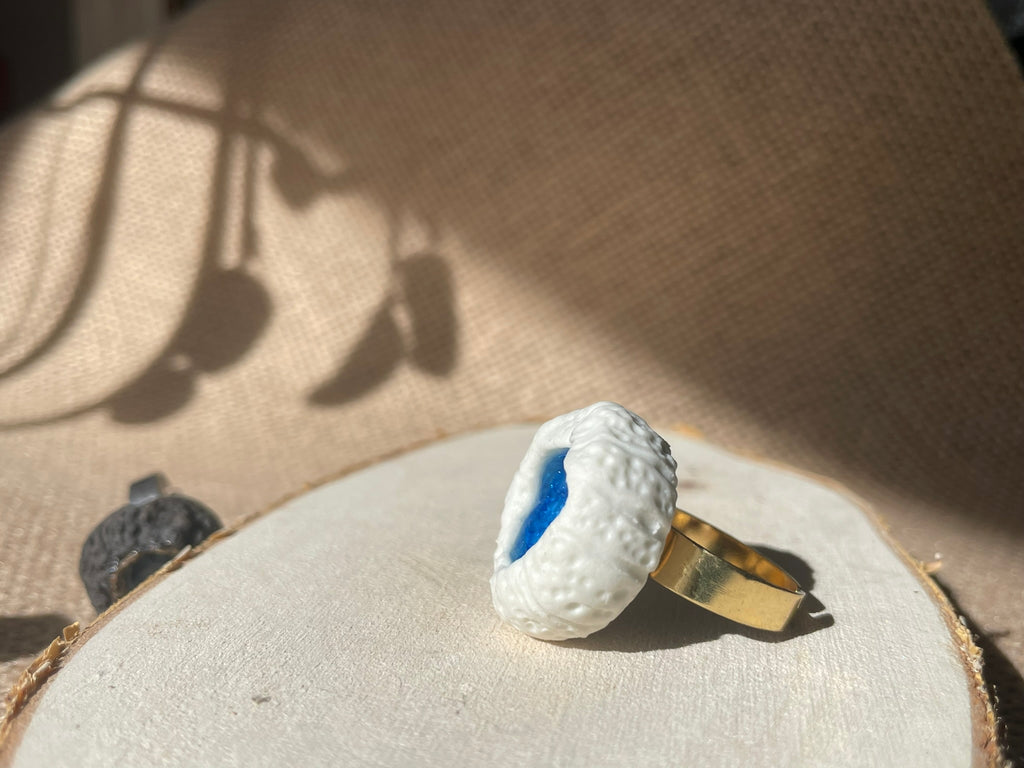 Anillo de porcelana y vidrio de mar